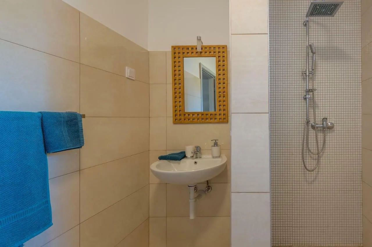 Lavander 3 Private Room With Bathroom And Balcony 普拉
