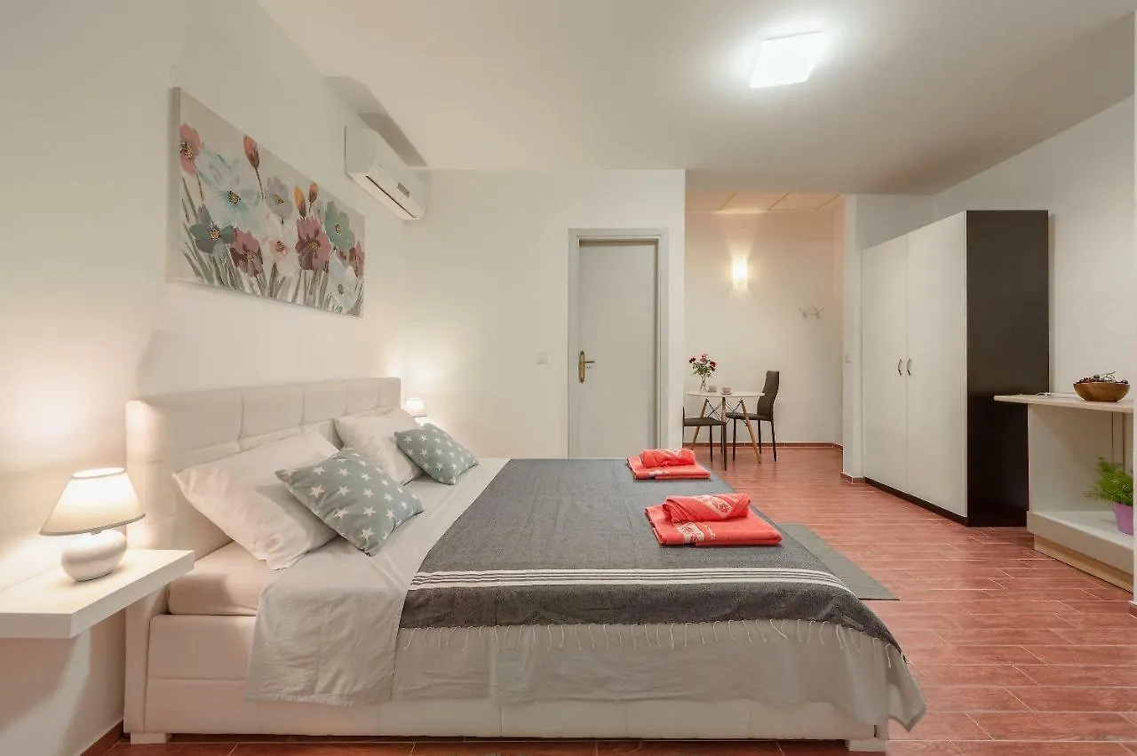 Lavander 3 Private Room With Bathroom And Balcony contacts